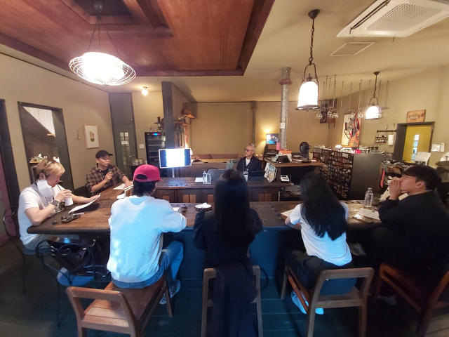 2024 부산국제공연예술마켓 공식 첫 행사로 ‘비팜 오픈 토크1-해외 진출 프로듀서 릴레이 토크’가 4일 오후 남구 문화골목 다반에서 열리고 있다. 부산문화재단 제공