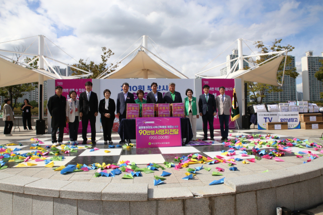 새마을문고 부산시지부(회장 김종숙)는 지난 5일 부산 해운대구 우동 APEC나루공원에서 부산시민 문화한마당 행사를 열었다. 부산시새마을회 제공
