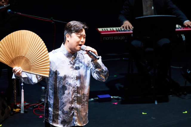 비팜 초이스(음악)에 선보인 피아노 병창 '춘향' 공연 모습. 부산문화재단 제공