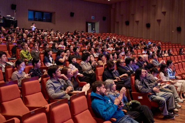 2024 제2회 부산국제공연예술마켓(BPAM)이 8일 부산문화회관 대극장에서 부산의 청년 무용가 5명과 이스라엘이 협업한 ‘고르니슈트’ 무용 공연으로 막을 내렸다. 부산문화재단 제공