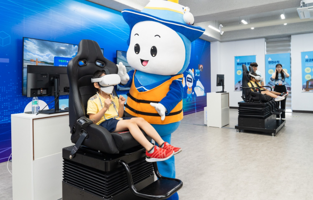 해양안전 가상현실(VR) 체험 모습. KOMSA 제공