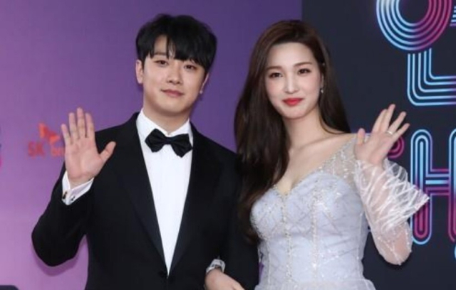 FT아일랜드 최민환(왼쪽)과 전처 율희. 연합뉴스 자료사진
