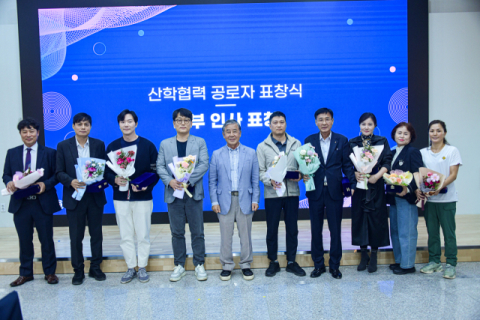 부산경상대학교(총장 한백용)는 지난달 24일 본교 학생회관 6층에서 학교 축제인 잔메대동제와 함께 2024학년도 산학취업협력의 날을 진행했다. 부산경상대 제공