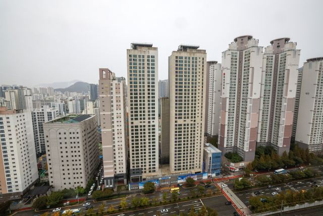 신디케이트론 2호 사업장으로 선정된 두산위브더제니스 센트럴 양정 전경. 김종진 기자 kjj1761@