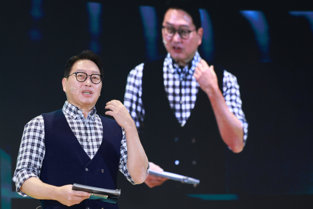 4일 SK AI 서밋 2024에서 기조연설에 나선 최태원 회장. 연합뉴스