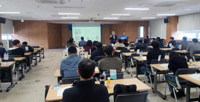 한국에너지정보문화재단 원전소통지원센터와 대한민국시군구청장협의회는 8일 대전역 회의실에서 '지자체 에너지·탄소중립 담당공무원 역량강화(3회차)' 프로그램을 개최했다. 에너지정보문화재단 제공