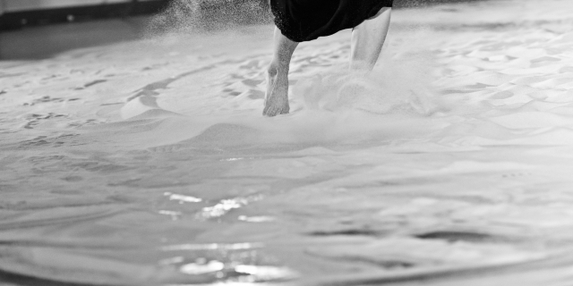 2024 랜덤 아트 프로젝트 작은방 기획 공연 ‘이루 말할 수 없는…’의 이미지컷. 진영아 제공