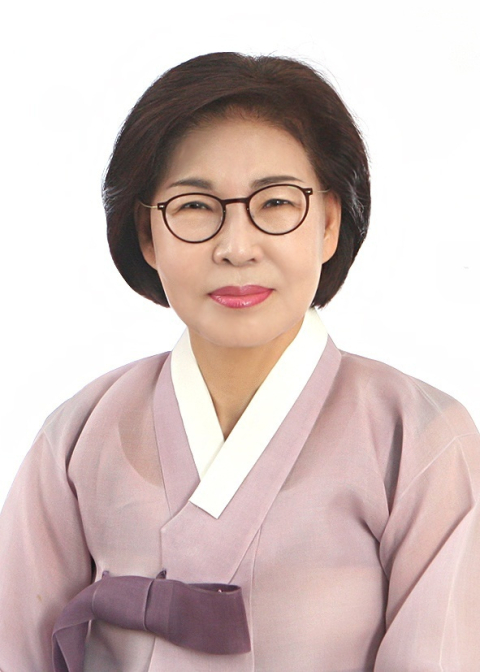 배귀점 (사)한국다도협회 이사가 부산시장 표창을 수상한다.