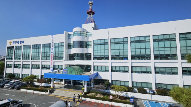 진주경찰서는 진주 A 중학교 교사 폭언·욕설 사건과 관련해 피해자 조사에 나서는 등 본격적인 수사에 착수했다. 김현우 기자