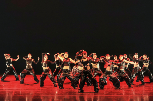 BWC댄스컴퍼니가 국제 탈 페스티벌(IMF)에서 선보일 공연 중 하나인 스트리트댄스 작품인 ‘호흡(Breathe)’ 공연 모습. BWC댄스컴퍼니 제공