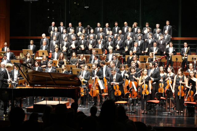 굴벤키안 오케스트라와 합창단. 이상훈 제공