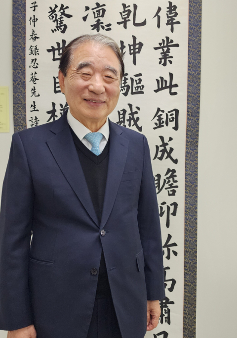 이순신의 생애와 정신에 대해 쉼 없이 책을 써 온 김종대 전 헌법재판소 재판관이 이번에는 <의역 난중일기>를 출간했다.