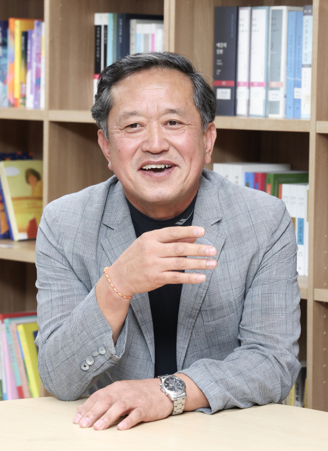 (사)아름다운사람들 원무현 신임 이사장은 “새로운 자원봉사자들이 참여할 수 있게 문호를 개방하고 봉사 분야를 확대하겠다”고 말했다. 김종진 기자 kjj1761@