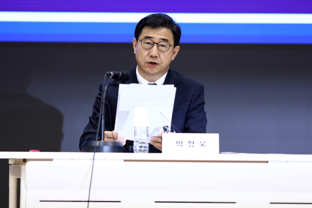 박형욱 대한의사협회 비상대책위원장이 18일 오전 서울 대한의사협회에서 기자회견을 갖고 있다. 연합뉴스