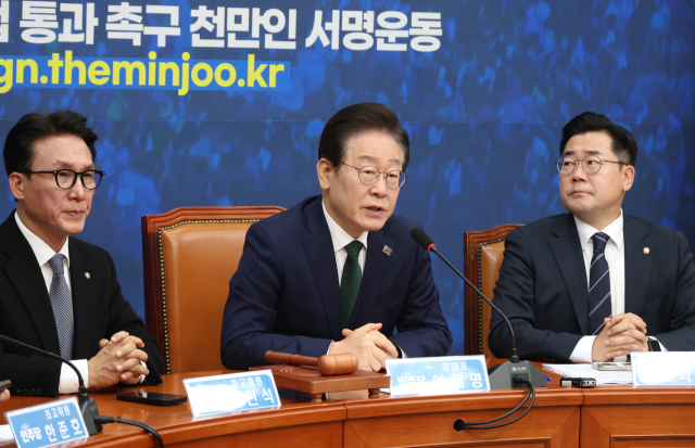 더불어민주당 이재명 대표가 공직선거법 1심 유죄 판결 이후 18일 국회 최고위원회의에서 참석해 발언하고 있다. 연합뉴스