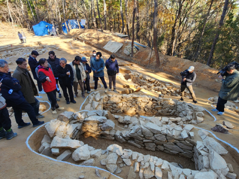 18일 부산 기장군 철마면 고촌리 산36에서 ‘고촌리 고분군 3차 발굴 조사’ 현장 공개 설명회가 열었다.