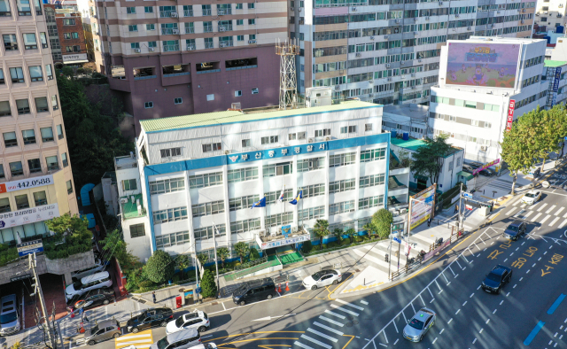 부산 중부경찰서 신청사 준공이 5월로 미뤄졌다. 중부경찰서 전경. 부산일보 DB