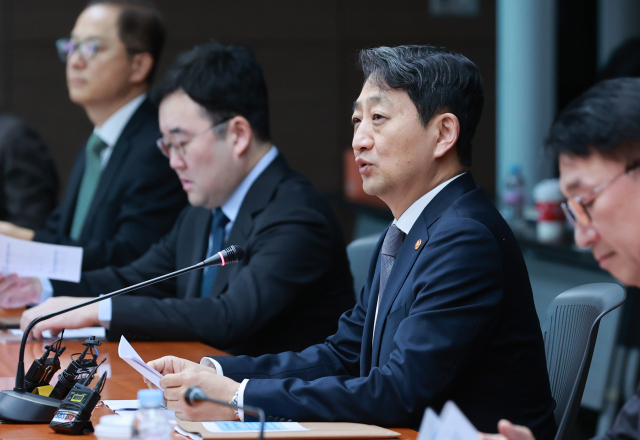 안덕근 산업통상자원부 장관이 22일 서울 강남구 한국기술센터 대회의실에서 열린 철강 업계 간담회를 주재하고 있다. 연합뉴스