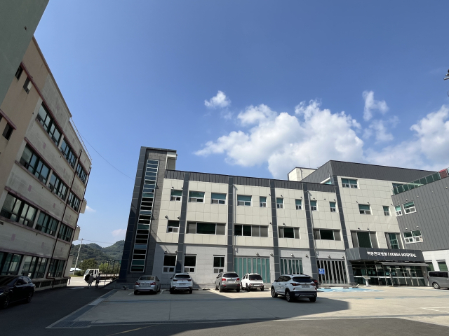 하동군 하동읍에 위치한 하동한국병원 모습. 병상 확대 문제로 하동군과 갈등을 겪어오다 최근 100병상 확대가 최종 결정됐다. 김현우 기자