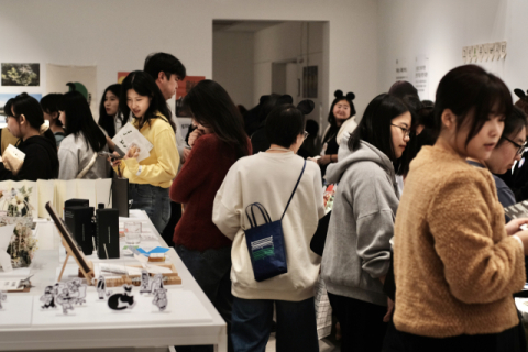 30일부터 전국 독립출판 창작자들이 부산 서면 KT&G상상마당에서 제2회 ‘마우스 북페어’를 연다. 사진은 지난해 개최된 제1회 북페어 모습이다. 마우스 북페어 제공