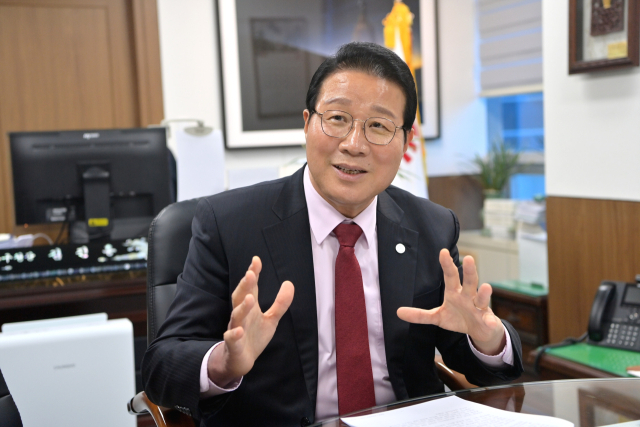 김진홍 부산 동구청장. 부산일보 DB