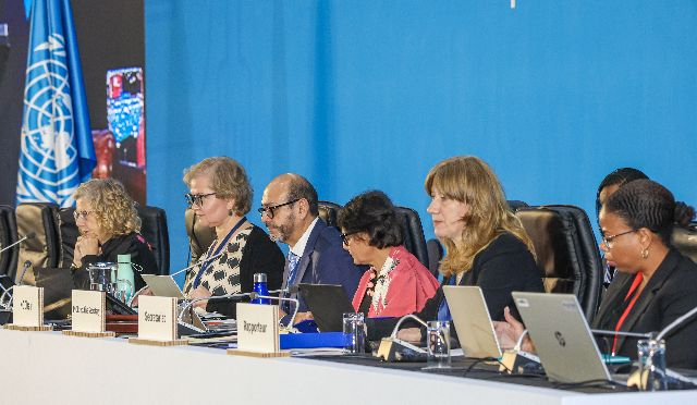 지난해 11월 25일 부산 해운대구 벡스코 제1전시장 본회의장에서 유엔 플라스틱 협약 제5차 정부간협상위원회 회의(INC-5) 개회식이 진행되고 있다. 김종진 기자 kjj1761@