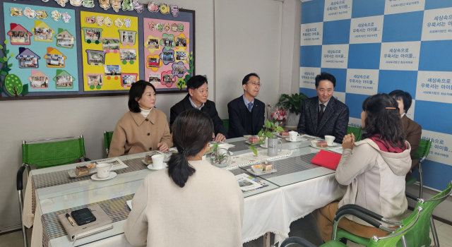 한전KDN이 구축한 KDN IT움 관계자들이 티타임을 갖고 있다. 한전KDN 제공