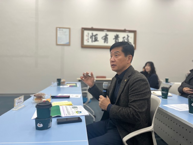 부산시의회 김재운 의원이 대표로 있는 의원 연구단체 ‘사람환경미래’가 ESG 실천을 위한 전문가 토론회를 열었다. 시의회 제공