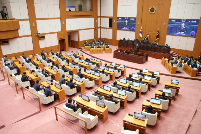 부산시의회가 17일 2024년도 의사일정을 모두 마무리하고 325회 정례회를 폐회했다. 시의회 제공