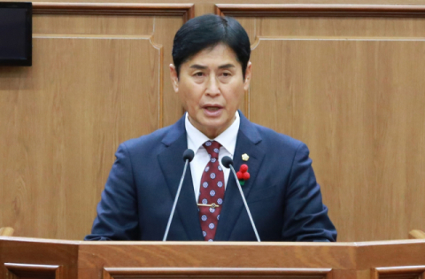 통영시의회 전반기 의장에 무소속 전병일…국힘과 연대로 3차 투표 끝 당선