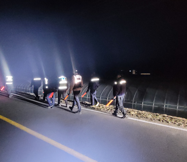 산청경찰서는 10일부터 신안면 자율방범대와 일대 딸기하우스 민·관 합동 순찰에 들어갔다. 산청경찰서 제공