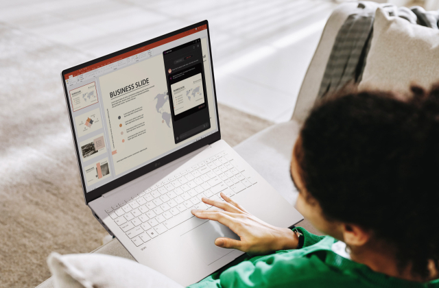 ‘2025년형 LG 그램’에서 LG전자의 차별화된 온디바이스 AI인 ‘그램 챗 온디바이스’를 사용하고 있는 모습.LG전자 제공