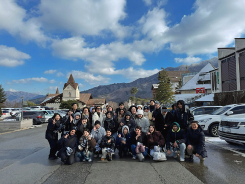 지난해 12월 18일부터 이틀간 덕유산 리조트 스키장에서 ‘2024학년도 동계방학 BUFS 지구촌 수학여행’을 성료했다. 부산외대 제공