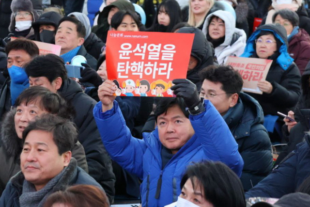 지난 12월 28일 서울 광화문 촛불집회에 참석한 김현정 국회의원. 김현정 의원실 제공