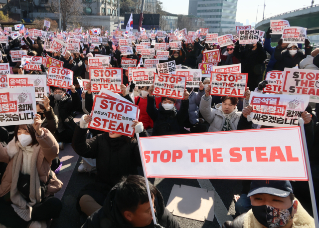 4일 서울 용산구 한남동 대통령 관저 인근에서 윤석열 대통령 지지 집회가 열리고 있다. 연합뉴스