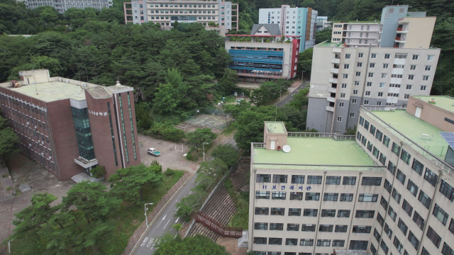 한국국제대학교에 대한 파산 선고가 부당하다는 학교법인의 항고가 법원에서 기각됐다. 김현우 기자