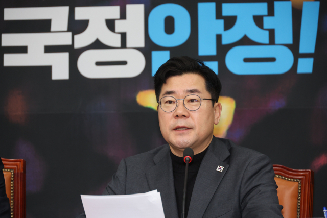 더불어민주당 박찬대 원내대표가 8일 오전 서울 여의도 국회에서 열린 최고위원회의에서 발언하고 있다. 연합뉴스