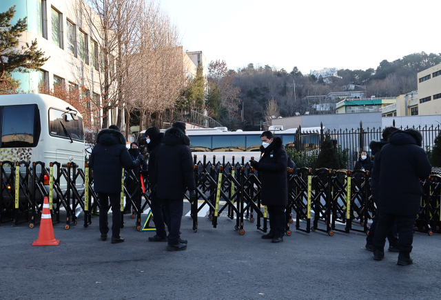 7일 오전 서울 한남동 관저 앞 모습. 연합뉴스