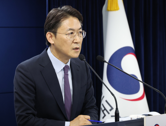 금융위원회 권대영 사무처장이 지난 7일 서울 종로구 정부서울청사에서 2025년 업무계획 브리핑을 하고 있다. 연합뉴스