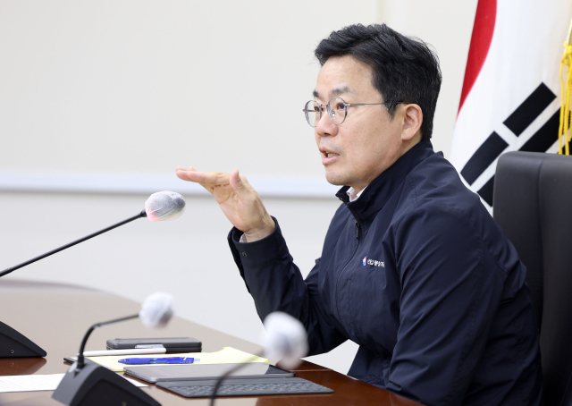 박성택 산업통상자원부 1차관이 지난해 11월 25일 정부세종청사 산업부 회의실에서 열린 '11월 수출동향 점검회의'를 주재하고 있다. 산업부 제공