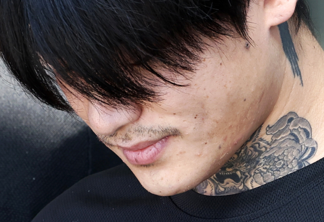 사진은 지난해 10월 4일 전남 순천경찰서에서 검찰로 송치되는 박대성의 당시 모습. 연합뉴스