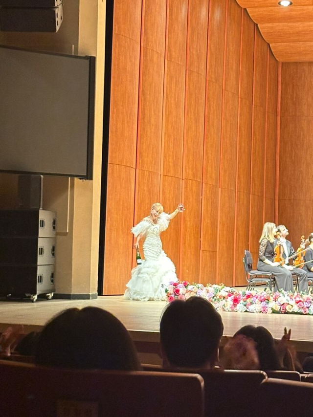 11일 오후 5시 부산문화회관 대극장에서 열린 ‘빈 요한 슈트라우스 오케스트라 with 조수미’ 공연 커튼콜 모습. 김은영 기자 key66@