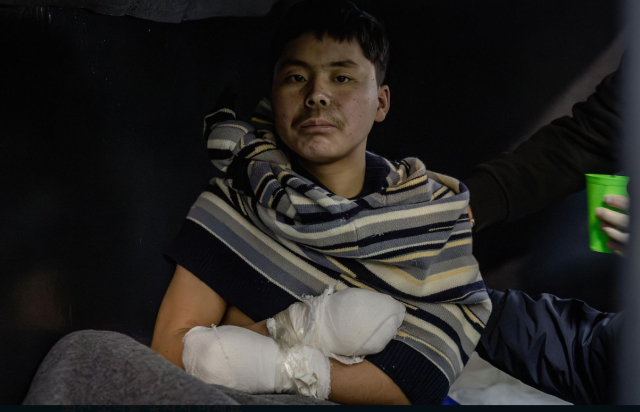 볼로디미르 젤렌스키 우크라이나 대통령은 11일(현지시간) 우크라이나군이 러시아 서부 쿠르스크 지역에서 북한 군인 2명을 생포했다고 밝혔다. 연합뉴스