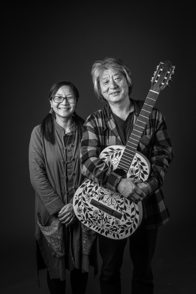 가수이자 작곡가인 우창수(오른쪽)와 김은희 부부. 우창수 제공