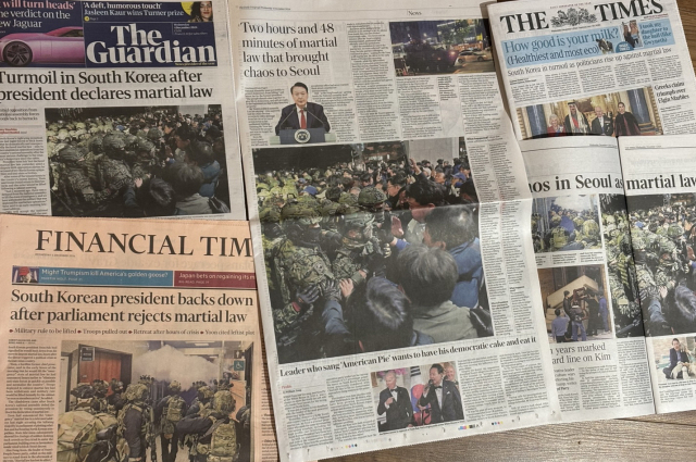 영국의 파이낸셜타임스(FT)와 가디언, 더타임스, 텔레그래프 등 유력지들이 지난해 12월 4일(현지시간)자 신문에 실은 한국의 비상계엄 사태 관련 기사들. 연합뉴스