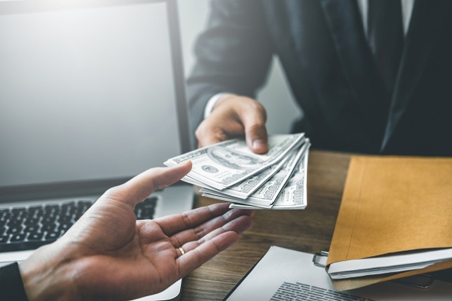 관세청은 고위험 환전업체 41개 사를 선별해 지난해 10월 10일부터 12월 20일까지 집중단속을 실시한 결과, 29개 환전업체에서 불법행위를 적발해 업무정지·과태료 부과 등의 조치를 취했다고 밝혔다.(사진은 기사와 관련없는 이미지 사진) 이미지투데이