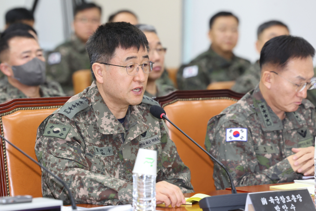 12.3 비상계엄 당시 계엄사령관을 맡았던 박안수 육군참모총장이 14일 서울 여의도 국회에서 열린 '윤석열 정부의 비상계엄 선포를 통한 내란 혐의 진상규명 국정조사 특별위원회의'에서 의원 질의에 답하고 있다. 연합뉴스