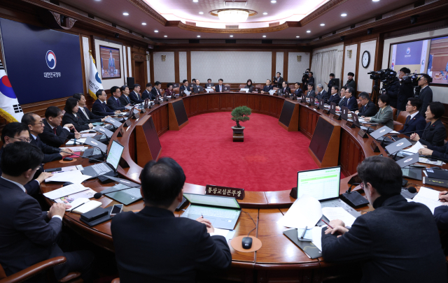 최상목 대통령 권한대행 부총리 겸 기획재정부 장관이 14일 정부서울청사에서 국무회의를 주재하고 있다. 대통령실통신사진기자단 제공