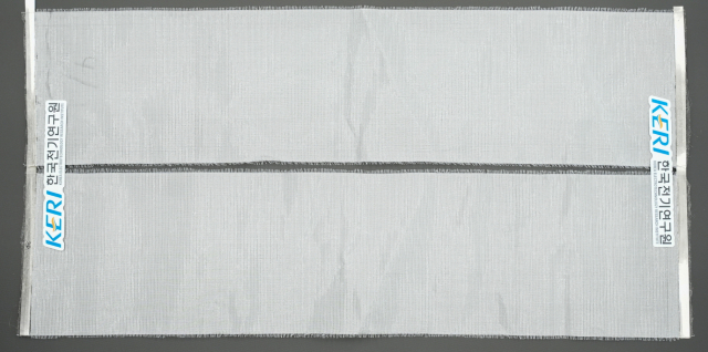 겨울철 전기차의 내장재 곳곳에 적용되어 온돌형 난방을 실현할 수 있는 KERI의 고효율 고유연 ‘금속섬유천 면상 발열체’. KERI 제공