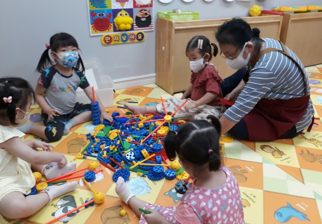 고성군은 올해 111억 원을 투입해 총 2475명에게 공공일자리를 제공한다. 고성군 제공